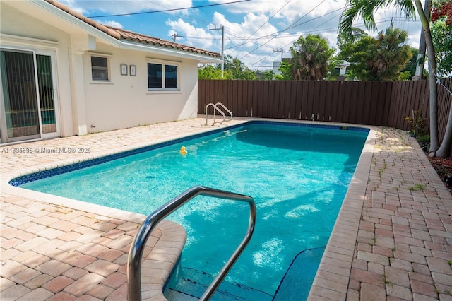 view of swimming pool