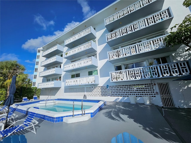 view of pool featuring a hot tub