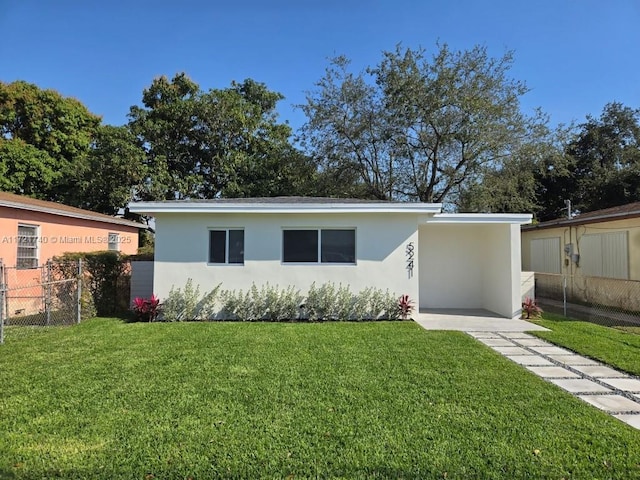 single story home with a front yard