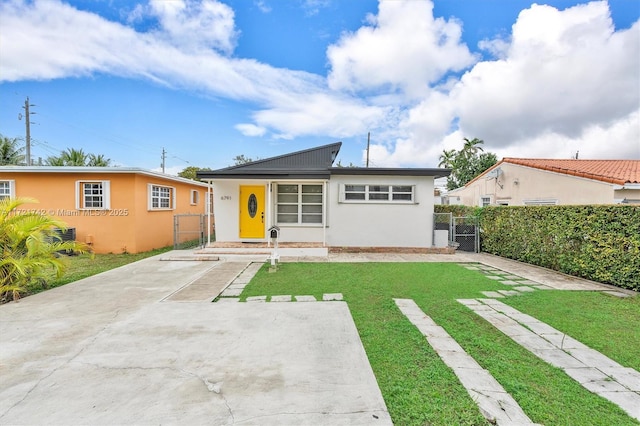 view of front of house with a front yard