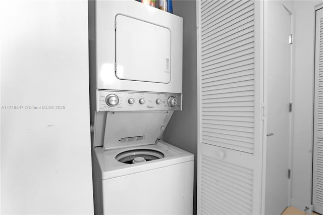 laundry room featuring laundry area and stacked washing maching and dryer