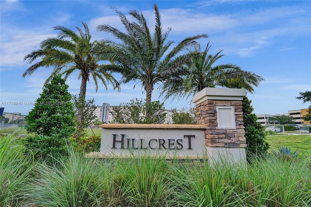 view of community / neighborhood sign