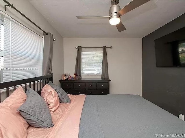 bedroom featuring ceiling fan