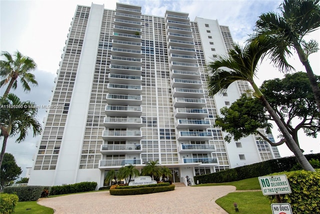 Listing photo 2 for 2701 N Ocean Blvd Unit 6F, Fort Lauderdale FL 33308