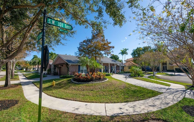 view of front of home featuring a front lawn