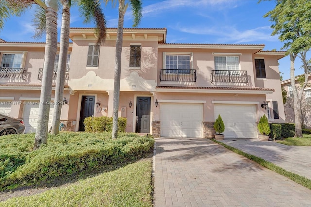 view of front of home featuring a garage