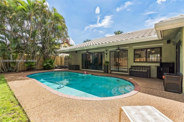 view of swimming pool with a patio area and ceiling fan