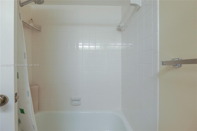 bathroom featuring tiled shower / bath combo