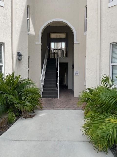 view of exterior entry with stucco siding