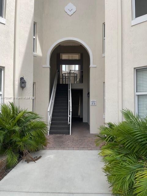 view of exterior entry featuring stucco siding