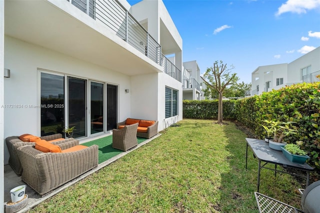 view of yard with an outdoor hangout area