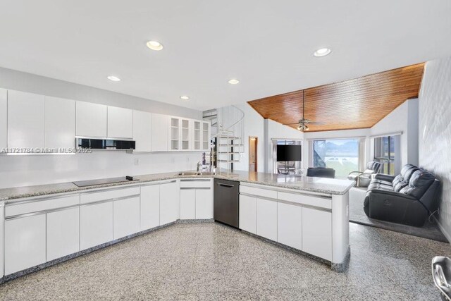 11340 SW 1st St, Coral Springs, FL 33071 - kitchen with black electric stovetop, open floor plan, a peninsula, ceiling fan, and dishwasher