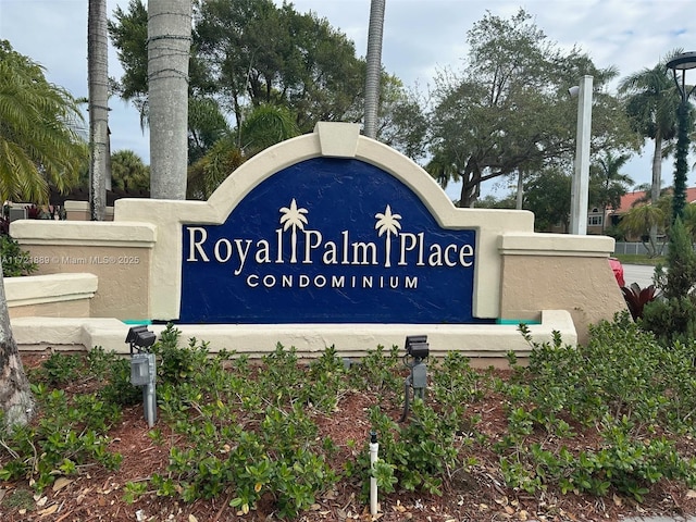 view of community / neighborhood sign