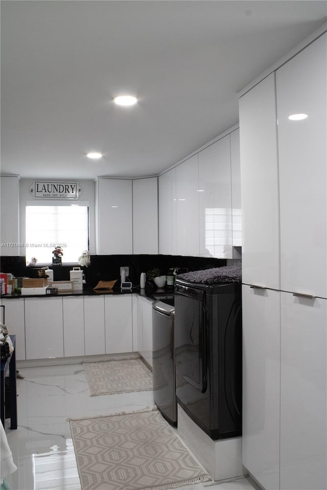 laundry area with washer / clothes dryer