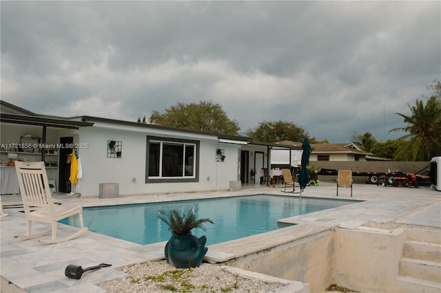 view of swimming pool featuring a patio