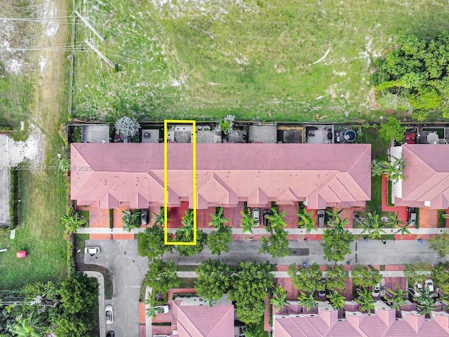aerial view of property and surrounding area featuring property boundaries highlighted