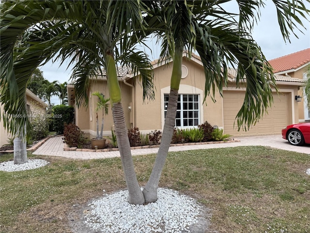 view of front of home featuring a front lawn and a garage