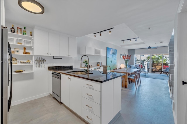 kitchen featuring ceiling fan, sink, stainless steel appliances, kitchen peninsula, and white cabinets