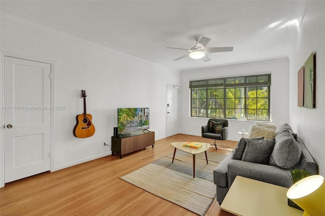 living room featuring ceiling fan, hardwood / wood-style floors, and crown molding