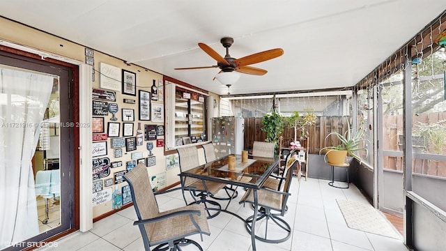 sunroom / solarium with ceiling fan