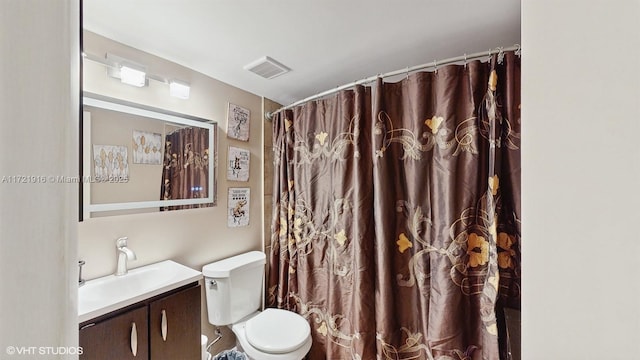 bathroom featuring a shower with curtain, vanity, and toilet