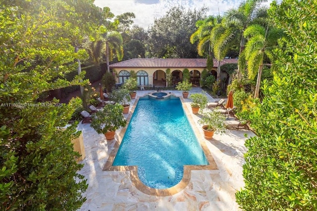 view of swimming pool with an in ground hot tub and a patio area