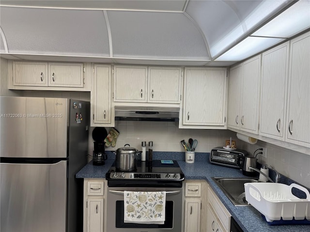 kitchen featuring decorative backsplash, sink, and stainless steel appliances