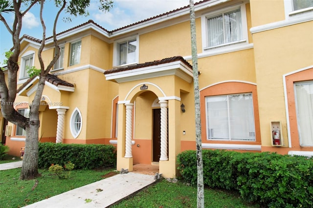 view of front of property featuring a tile roof and stucco siding