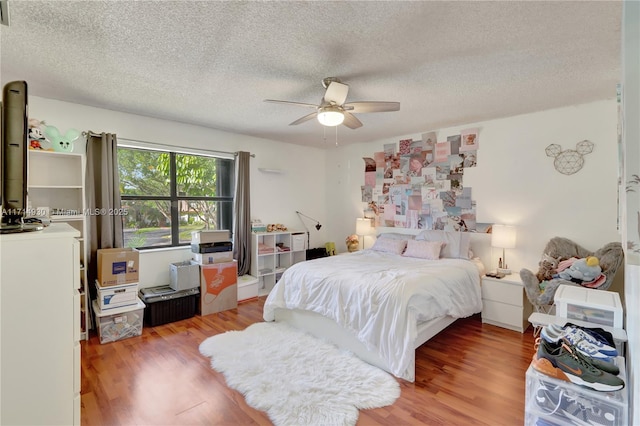 bedroom featuring a textured ceiling, hardwood / wood-style flooring, and ceiling fan