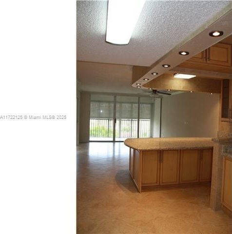 kitchen with kitchen peninsula and a textured ceiling