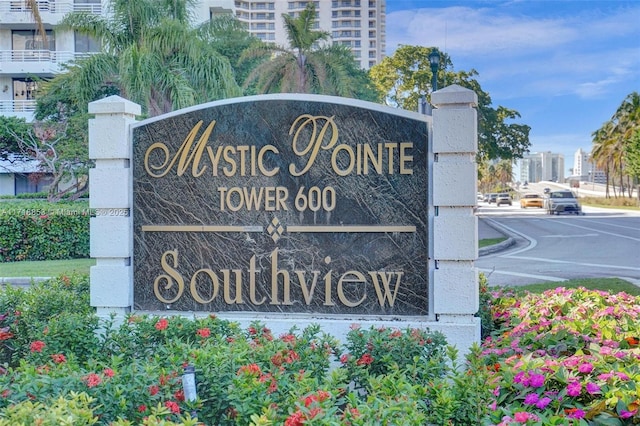 view of community / neighborhood sign