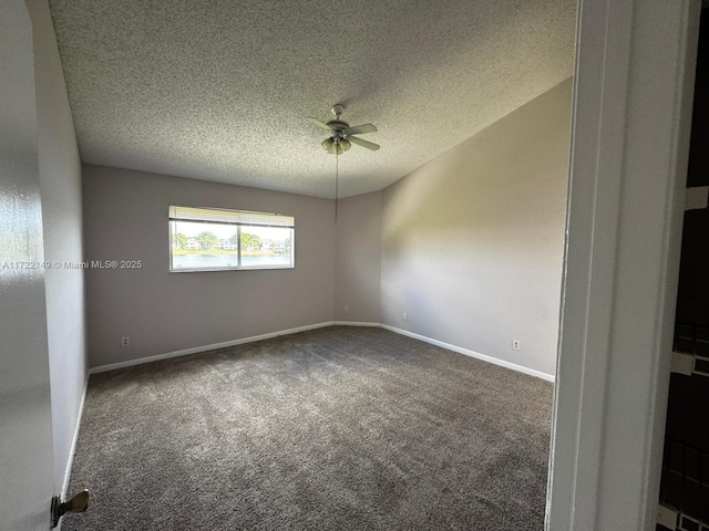 carpeted spare room featuring ceiling fan and a textured ceiling