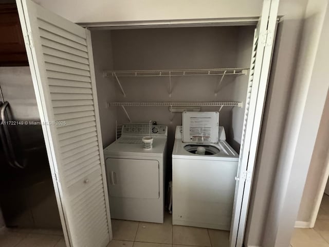 washroom with light tile patterned floors and independent washer and dryer