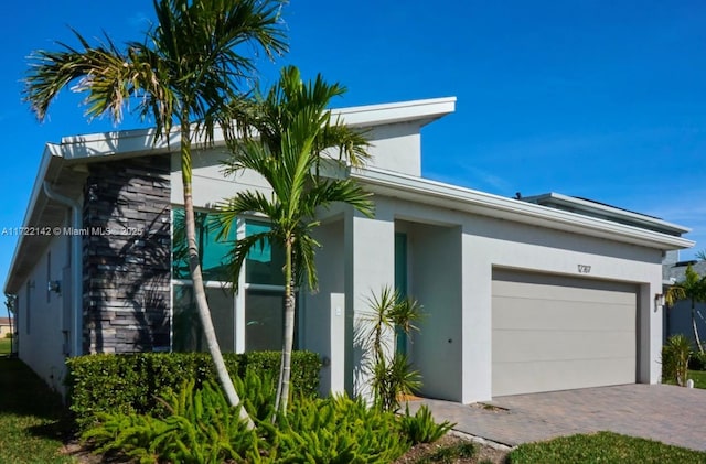 view of front facade with a garage