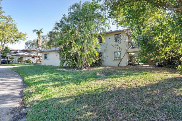 view of front of house featuring a front yard