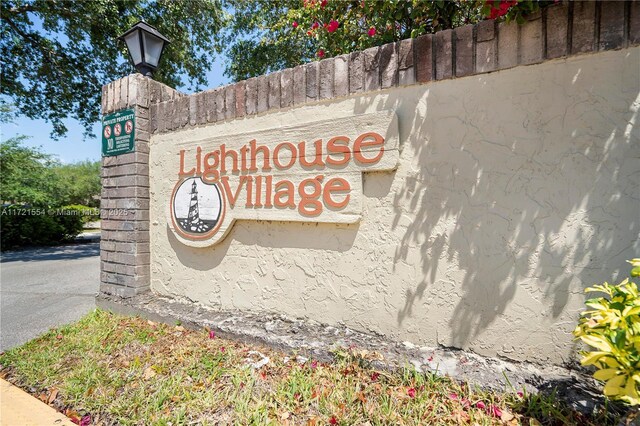 view of community / neighborhood sign