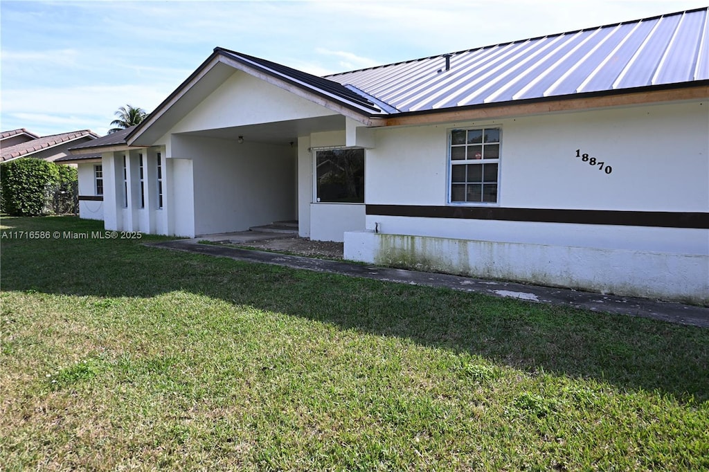 ranch-style home featuring a front yard