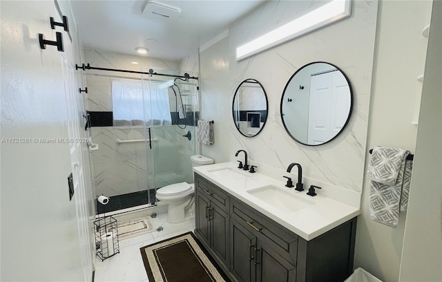 bathroom with tasteful backsplash, toilet, a shower with shower door, and vanity