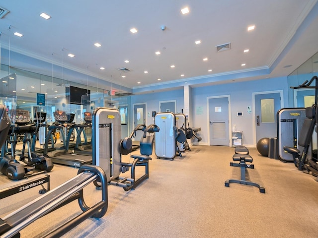 gym with baseboards, visible vents, crown molding, and recessed lighting