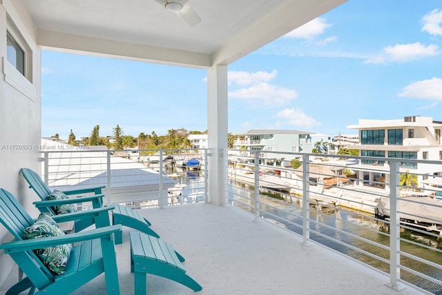 balcony featuring ceiling fan