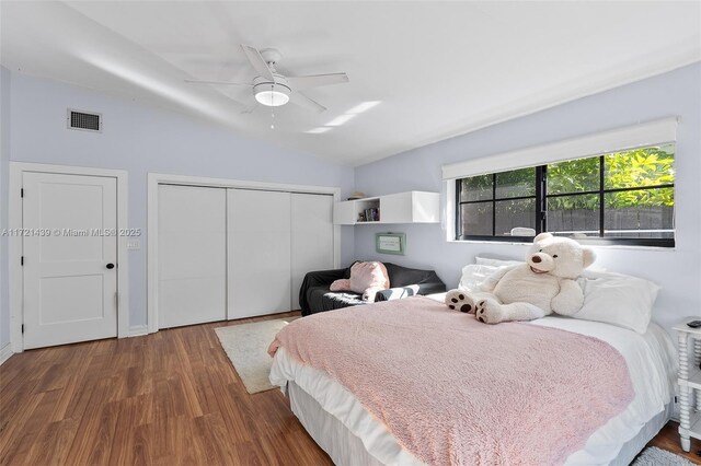 bedroom featuring vaulted ceiling, ceiling fan, dark hardwood / wood-style flooring, and a closet