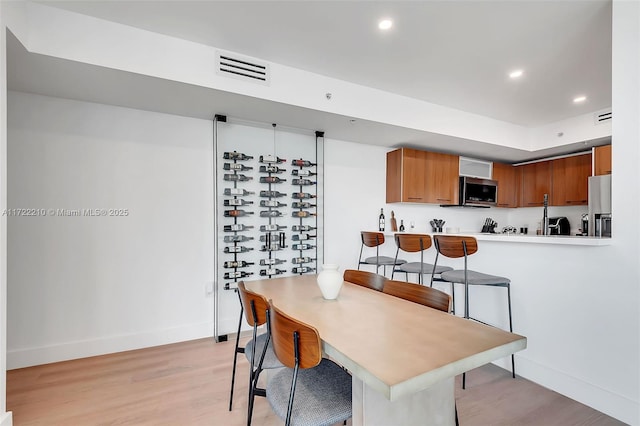 dining room with light hardwood / wood-style floors