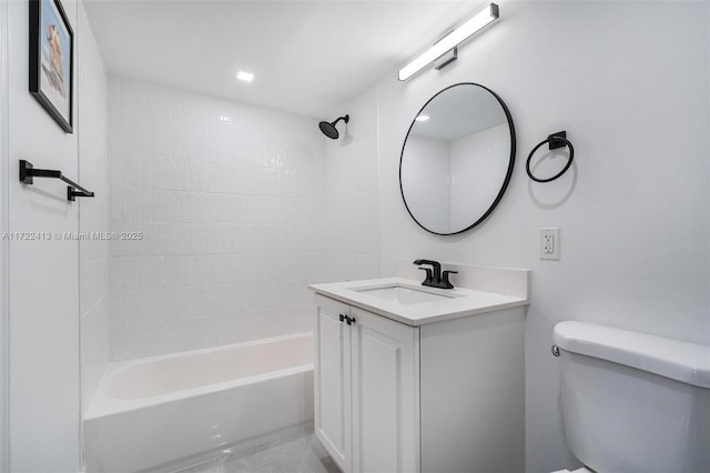 full bathroom with toilet, vanity, and tiled shower / bath combo