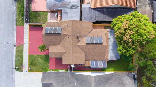 view of front facade featuring a front yard