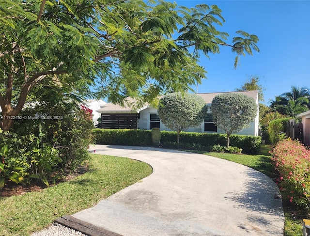 view of front of property