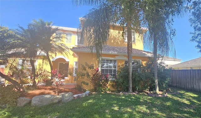 view of front of home with a front lawn