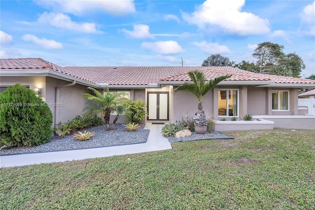 view of front of property with a front yard