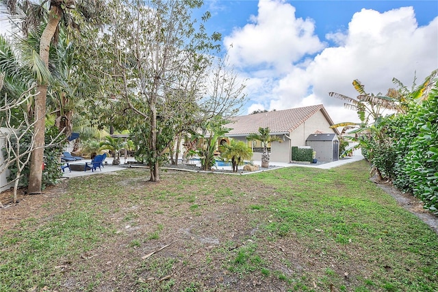 view of yard with a patio