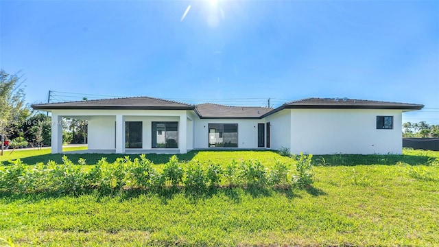 back of house featuring a yard