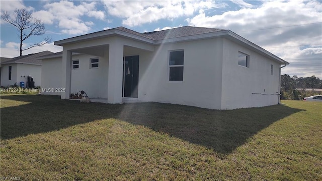 view of front of house featuring a front lawn